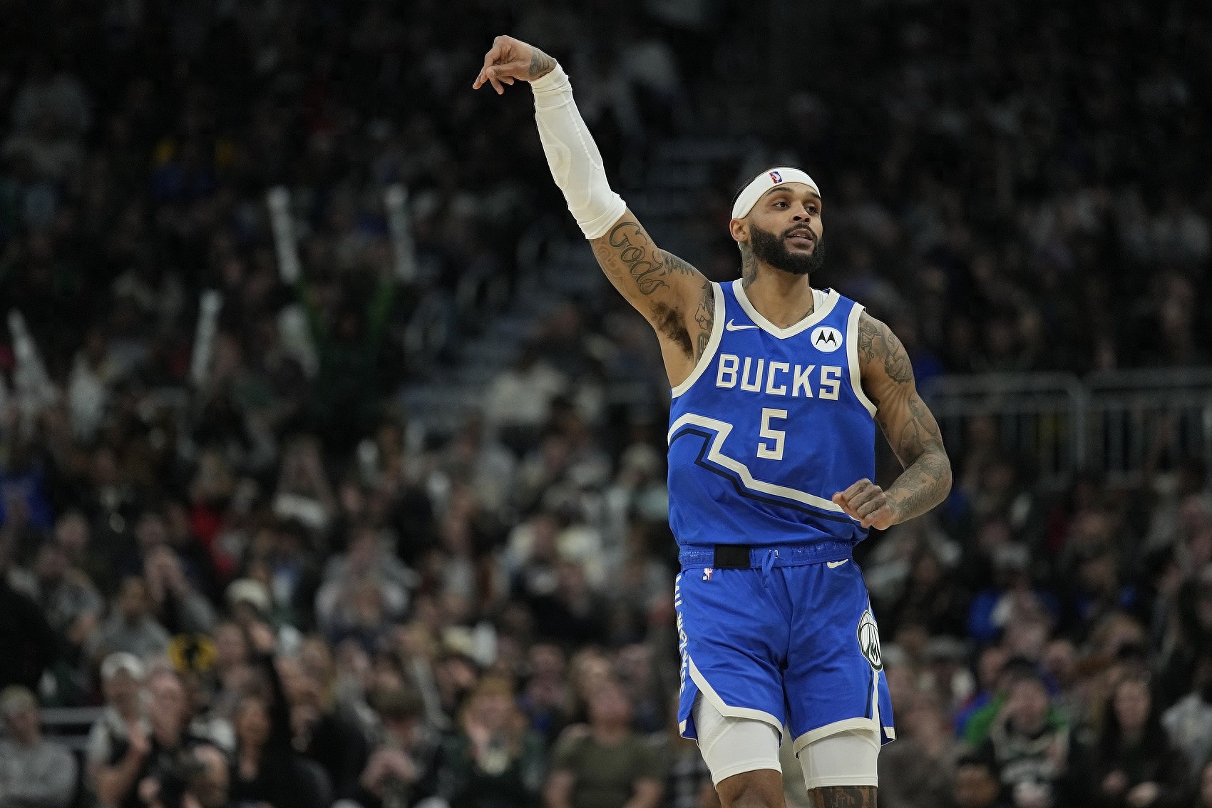 包含国际比赛日突围战来临,密尔沃基雄鹿围绕NBA季后赛手感冰凉,引发热议,训练强度明显提升的词条 包含国际比赛日突围战来临,密尔沃基雄鹿围绕NBA季后赛手感冰凉,引发热议,训练强度明显提升的词条