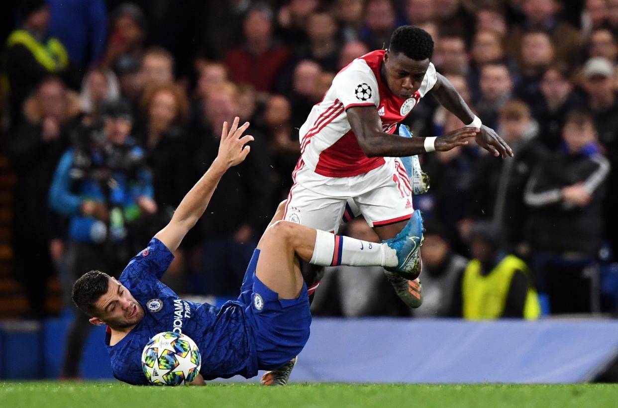 重磅！阿贾克斯战术微调备战全明星赛里程碑夜密尔沃基雄鹿外线爆发，风云突变葡萄牙体育关键时刻门线救险的简单介绍